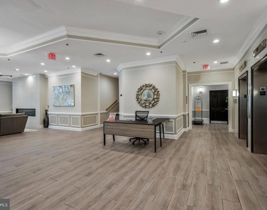 1001 N Vermont Street - Photo Thumbnail 4