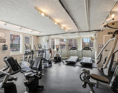 1001 N Vermont Street - Photo Thumbnail 7
