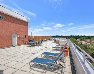 1001 N Vermont Street - Photo Thumbnail 2