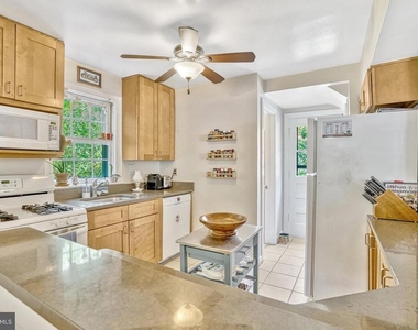 416 S Abingdon Street - Photo Thumbnail 3