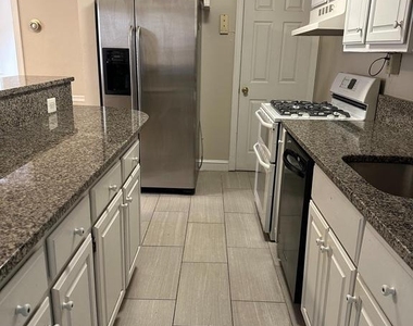 622 N Oakland Street - Photo Thumbnail 8