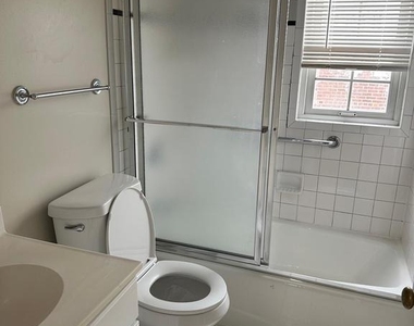 622 N Oakland Street - Photo Thumbnail 24