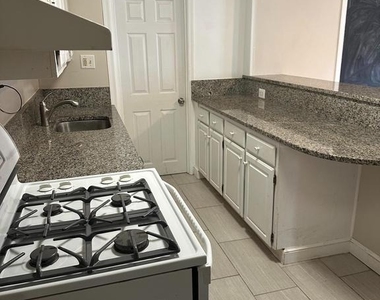 622 N Oakland Street - Photo Thumbnail 14