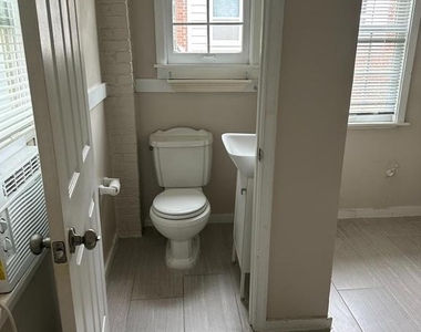 622 N Oakland Street - Photo Thumbnail 4