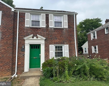 622 N Oakland Street - Photo Thumbnail 1