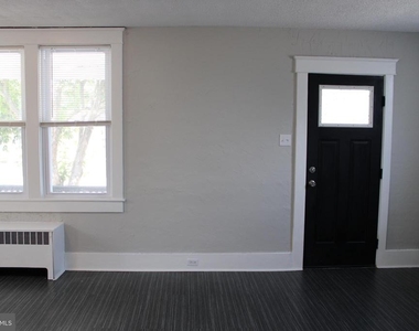 152 N Lombard Street - Photo Thumbnail 2