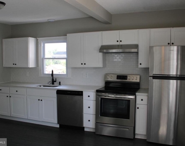 152 N Lombard Street - Photo Thumbnail 1