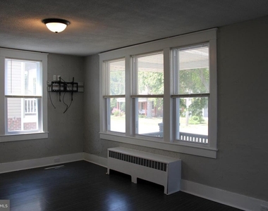 152 N Lombard Street - Photo Thumbnail 6