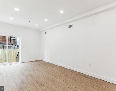 2224 N Howard Street - Photo Thumbnail 7