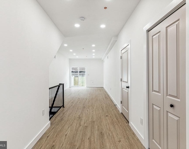 2224 N Howard Street - Photo Thumbnail 4
