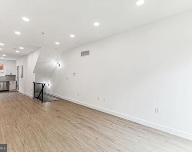 2224 N Howard Street - Photo Thumbnail 8