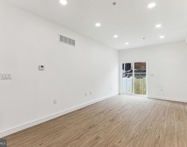 2224 N Howard Street - Photo Thumbnail 6