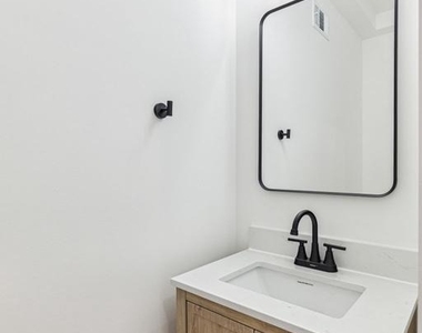 2224 N Howard Street - Photo Thumbnail 5