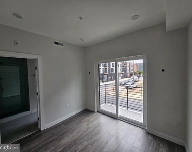 1617 Ridge Avenue - Photo Thumbnail 3