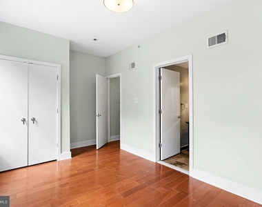 1641 Christian Street - Photo Thumbnail 9