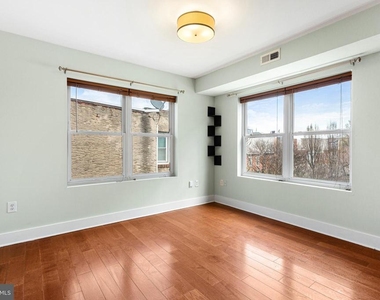 1641 Christian Street - Photo Thumbnail 3