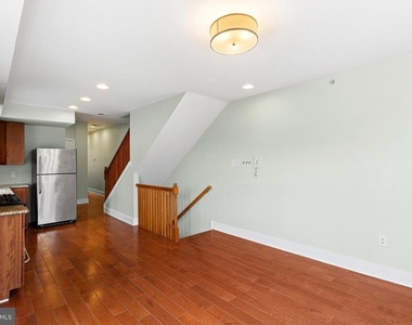 1641 Christian Street - Photo Thumbnail 5