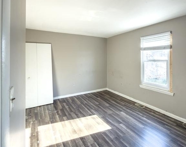 1616 Diamond St - Photo Thumbnail 7