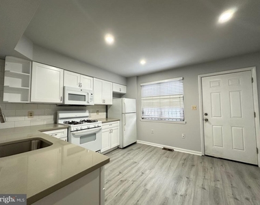 1616 Diamond St - Photo Thumbnail 3
