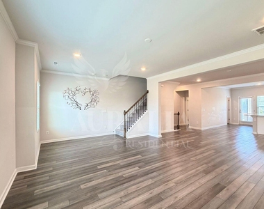 5243 Forsyth Park Street - Photo Thumbnail 18