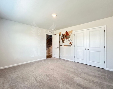 5243 Forsyth Park Street - Photo Thumbnail 4