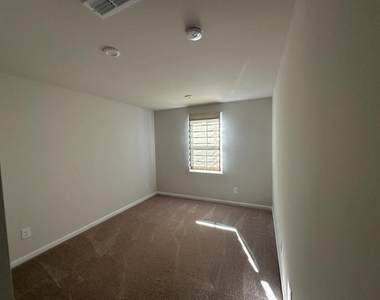 80 Hunting Woods Drive - Photo Thumbnail 8