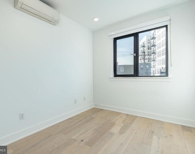965 Frankford Avenue - Photo Thumbnail 4
