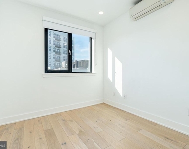965 Frankford Avenue - Photo Thumbnail 3