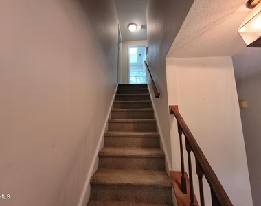 104 Corgy Drive - Photo Thumbnail 12