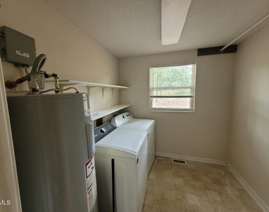 104 Corgy Drive - Photo Thumbnail 10