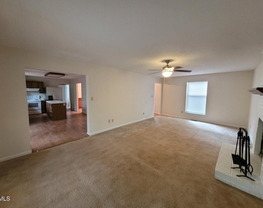 104 Corgy Drive - Photo Thumbnail 5