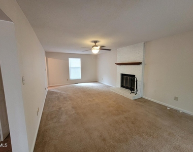 104 Corgy Drive - Photo Thumbnail 6