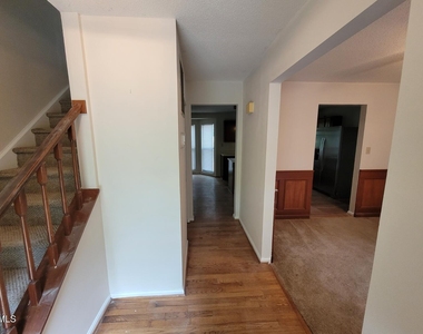 104 Corgy Drive - Photo Thumbnail 2