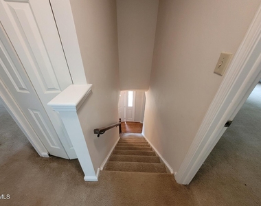 104 Corgy Drive - Photo Thumbnail 13