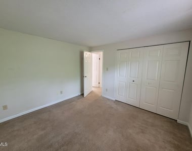 104 Corgy Drive - Photo Thumbnail 25