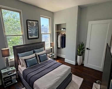708 E Madison Street - Photo Thumbnail 2