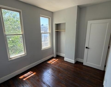 708 E Madison Street - Photo Thumbnail 8