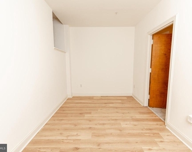 1411-2 Walnut Street - Photo Thumbnail 12