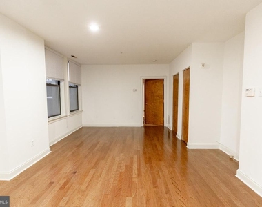 1411-2 Walnut Street - Photo Thumbnail 5