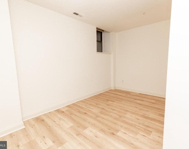 1411-2 Walnut Street - Photo Thumbnail 11