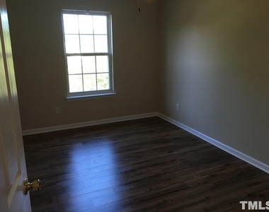 404 Commons Drive - Photo Thumbnail 12