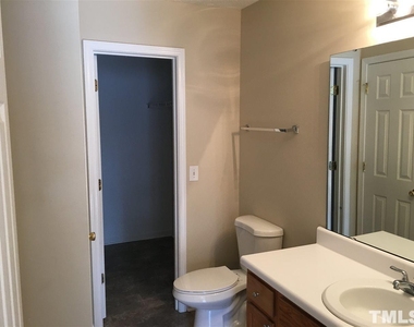 404 Commons Drive - Photo Thumbnail 8