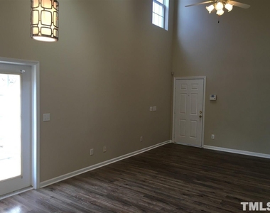 404 Commons Drive - Photo Thumbnail 6