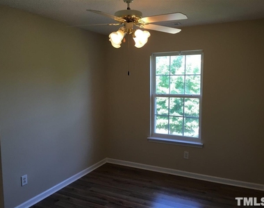 404 Commons Drive - Photo Thumbnail 11