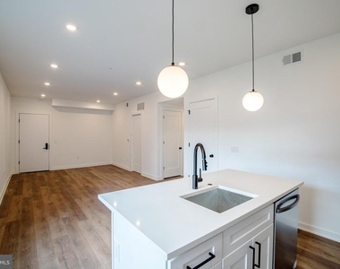 5904 Germantown Avenue - Photo Thumbnail 8