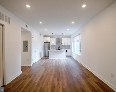 5904 Germantown Avenue - Photo Thumbnail 3