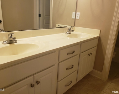 381 Carolina Oaks Avenue - Photo Thumbnail 12