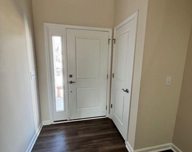 547 Glen Clova Drive - Photo Thumbnail 2
