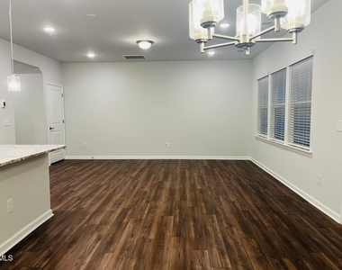 547 Glen Clova Drive - Photo Thumbnail 21