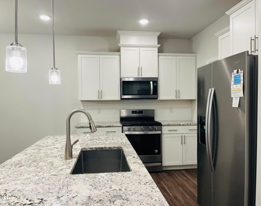 547 Glen Clova Drive - Photo Thumbnail 16